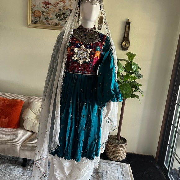 Afghani dress comes with all accessories. - Picture 2 of 8